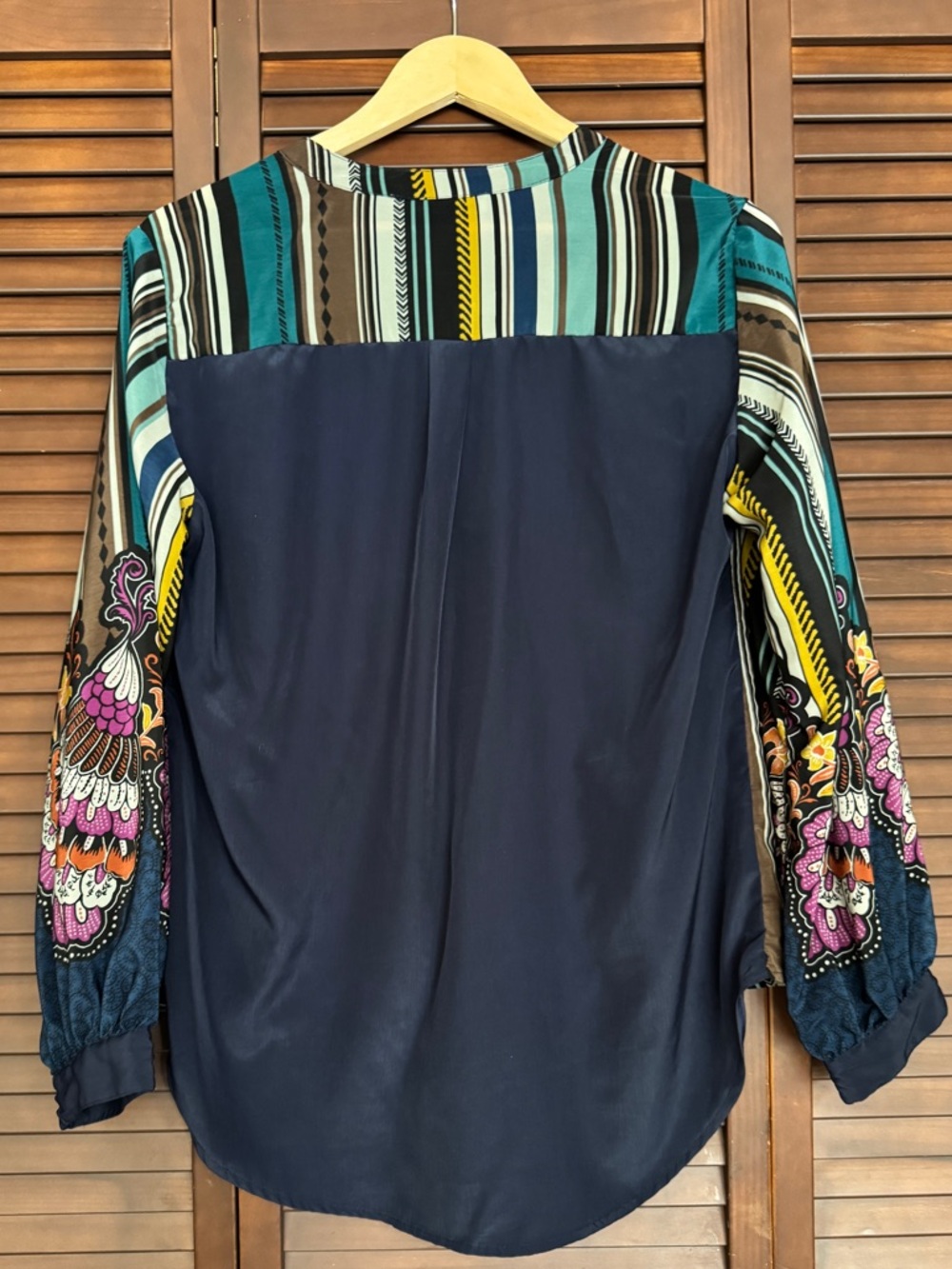 Figueroa & Flower Women's Size M Multicolor Striped V-Neck Button
Front Blouse - Picture 5 of 16